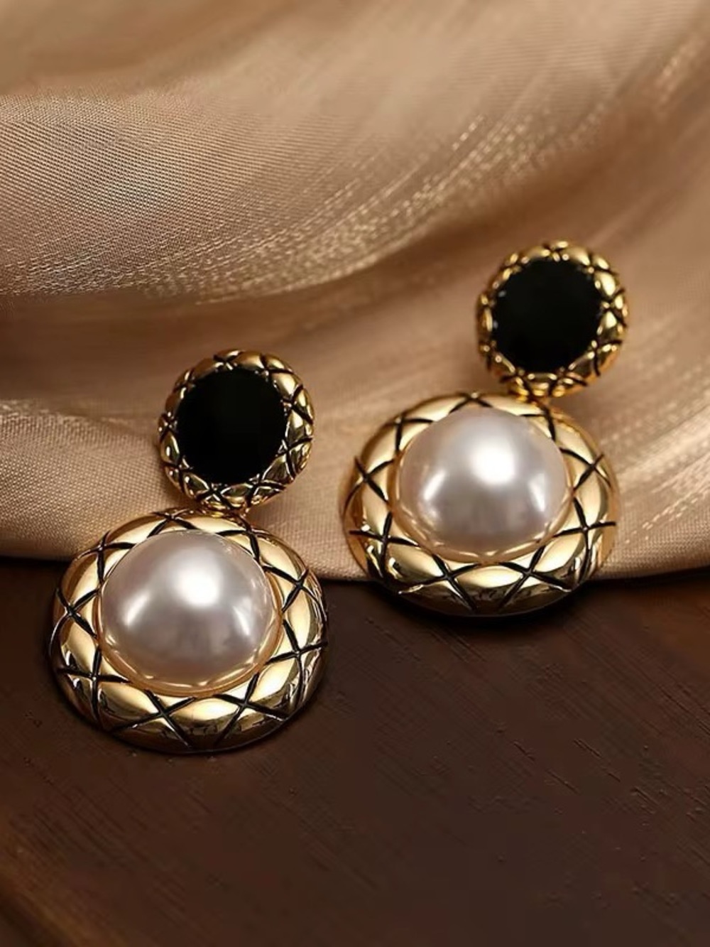 *** Classic Gold Pearl Drop Earrings with Black Accent